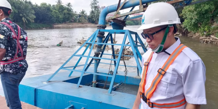 Kuras Pipa Bakung, Tirta Raja Siapkan Air Lebih Jernih untuk Ribuan Pelanggan