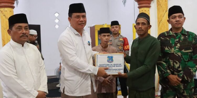 Pemkab Tanjab Barat Gelar Safari Ramadan di Senyerang, Bantuan untuk Masjid hingga Anak Stunting Disalurkan