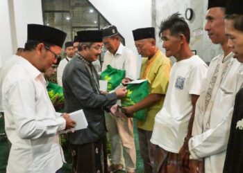 Sentuh Hati, Bupati Anwar Sadat Santuni Santri dan Mualaf di Bulan Ramadan