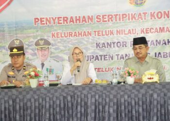 Pemkab Tanjab Barat Tuntaskan Konsolidasi Tanah, 71 Sertifikat Dibagikan