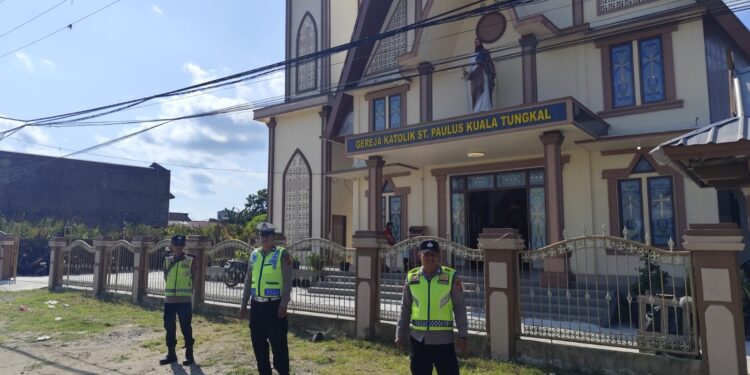 Tri Hari Suci Dijaga Ketat, Polisi Kawal Ibadah Jumat Agung di Kuala Tungkal