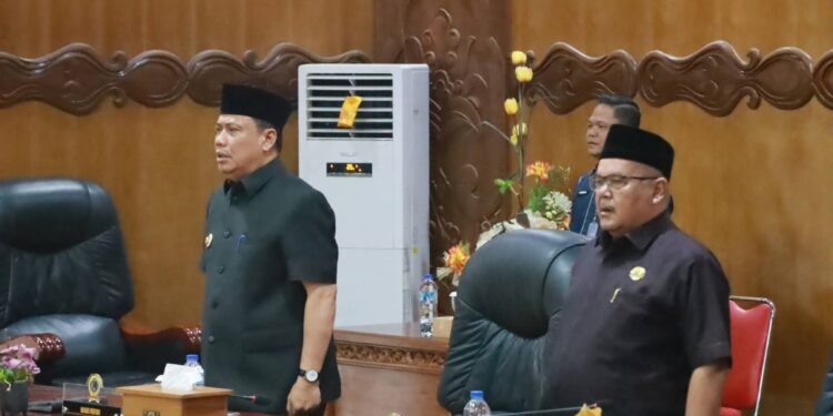 Paripurna DPRD Tanjab Barat: Fraksi Beri Masukan, Pemkab Dukung Ranperda Kependudukan dan Cadangan Pangan