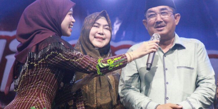 Hiburan Rakyat Semarakan Kemerdekaan dan Hari Jadi ke-61 Tanjab Barat