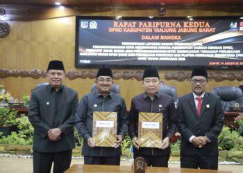 Bupati dan Wabup Hadiri Rapat Paripurna Kedua DPRD Tanjab Barat, Nota Kesepakatan Perubahan KUA-PPAS APBD 2026 Ditandatangani