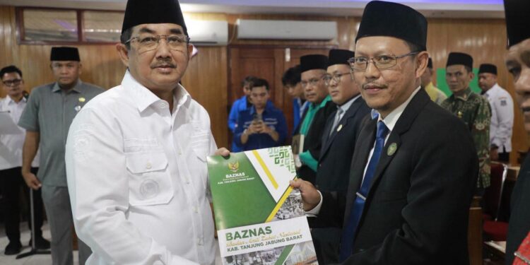 Lantik Lima Pimpinan BAZNAS, Anwar Sadat Dorong Zakat Jadi Penggerak Kesejahteraan Masyarakat